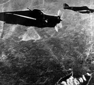 Bombardamento aereo di Reus nel 1938 da parte di aerei Savoia S79 dell’Aviazione Legionaria italiana. © Archivio personale di Pere Martorell Jareño. Archivio Municipale di Reus